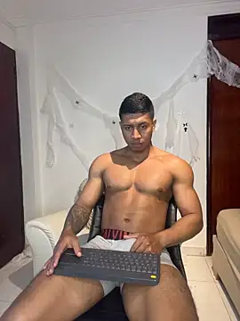 Show modela Muscleshotstud na web-kameri