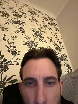 UKBig8incha Show in webcam