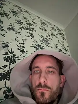 UKBig8incha Webcam Show