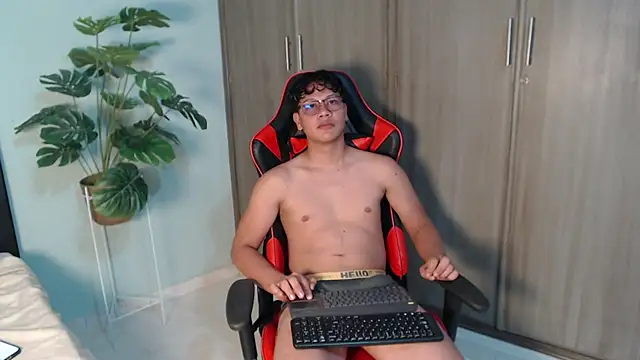 Show modela Mikertorres na web-kameri