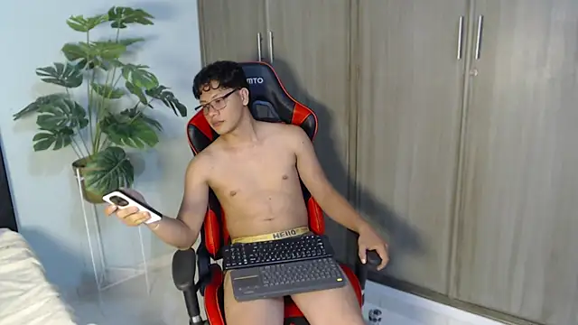 Show modela Mikertorres na web-kameri
