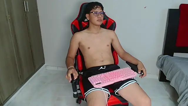Mikertorres Show in webcam