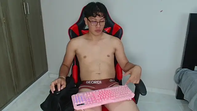 Mikertorres Show in webcam