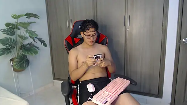 Show modela Mikertorres na web-kameri
