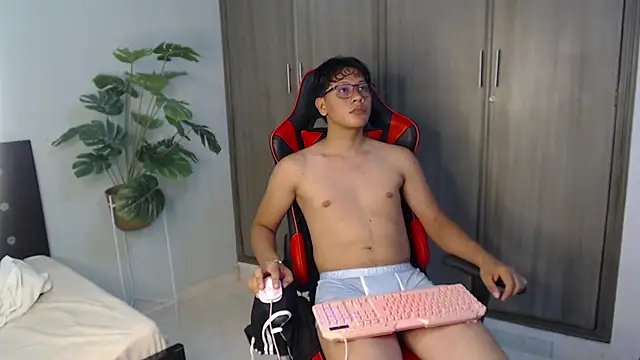 Show modela Mikertorres na web-kameri