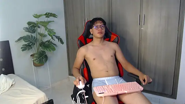Mikertorres' Webcam Show