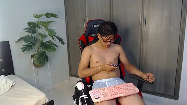 Show modela Mikertorres na web-kameri