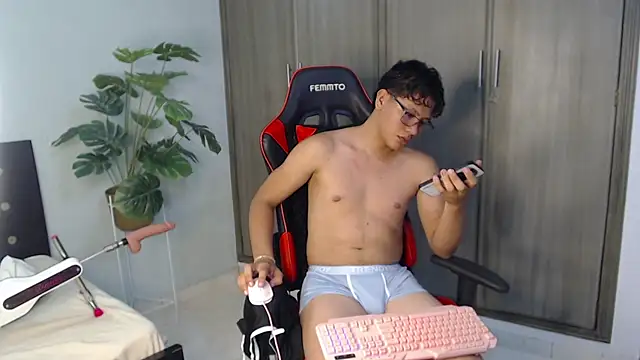 Mikertorres' Webcam Show