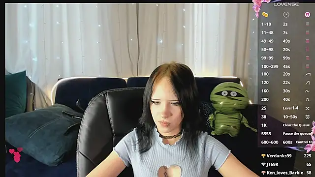 Sirena_Skyies Show in webcam
