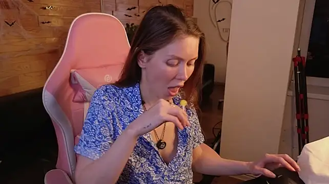 Freya_Green's Webcam Show