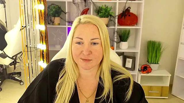 AdeleQW – Kamerová šou