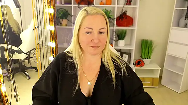 AdeleQW Show in webcam