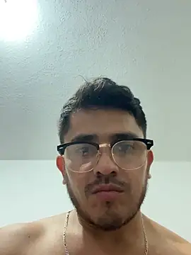 Show modela nurselatino na web-kameri