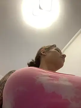 AnyaaGlow Chat XXX live