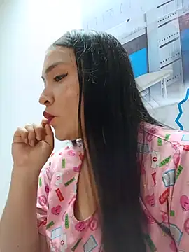 ANDREA__24 Adlı Modelin Canlı XXX Sohbeti