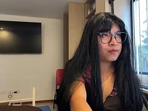 iamabbysophia: διαδικτυακό σόου στην κάμερα