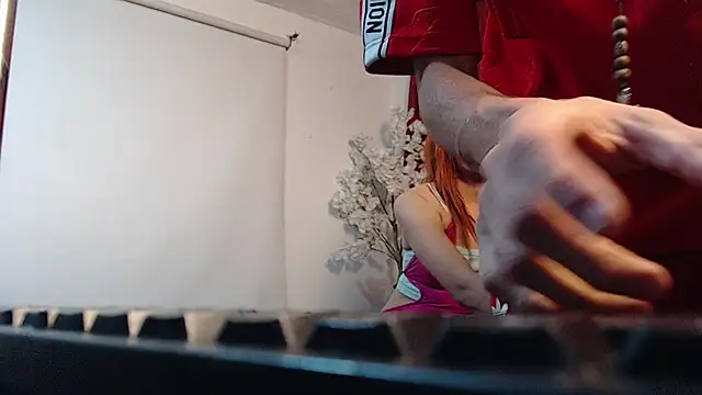 Tessa_y_Thiagoのウェブカメラショー