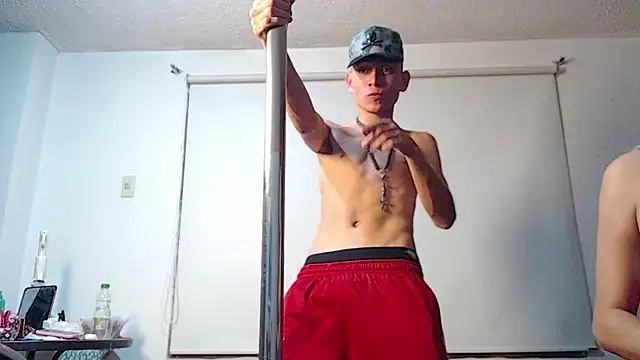 Tessa_y_Thiago Pertunjukan Webcam