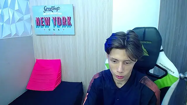הופעת וובקאם של hot_atheltee