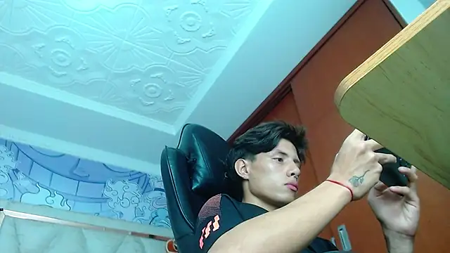 Show modela hot_atheltee na web-kameri