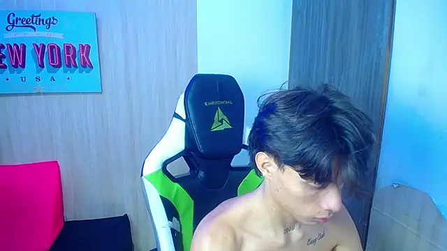 hot_atheltee Show in webcam