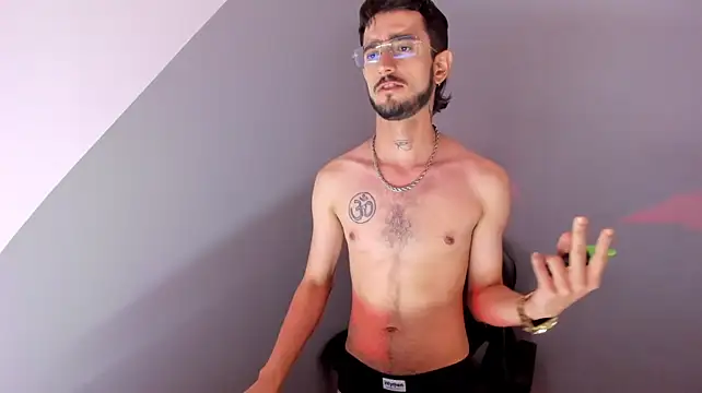 הופעת וובקאם של Harry_777_hot