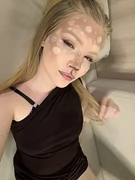 Show modela elissweetie na web-kameri