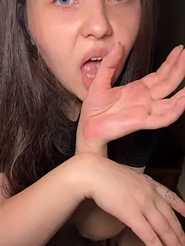 WhoIsKira_ Webcam-Show