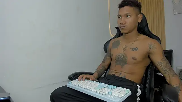 Show modela Ian-Hunter na web-kameri