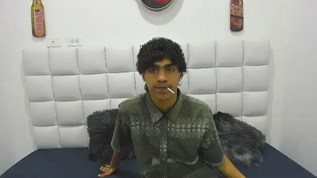 Malcom_Foxx Show in webcam