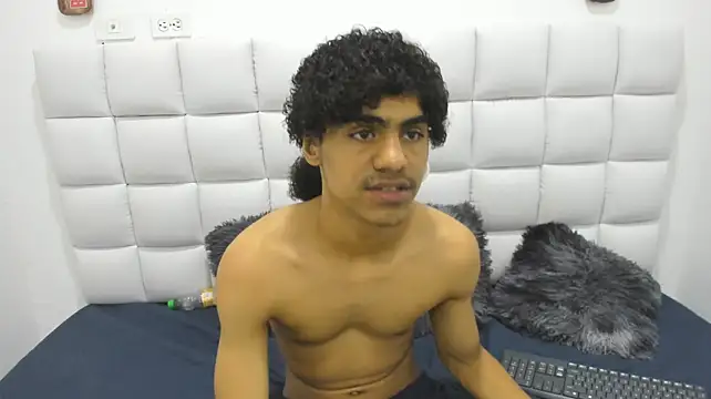 Show modela Malcom_Foxx na web-kameri