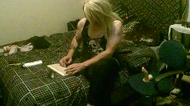Roxie420Brat's Webcam Show