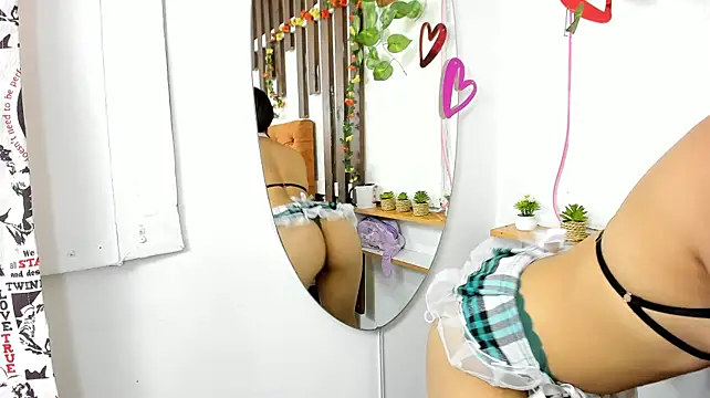 MiluNova's Live XXX Chat