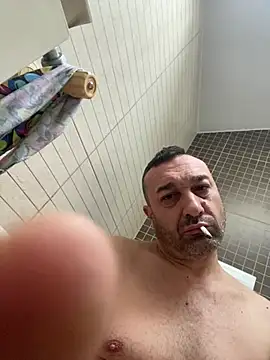 bisugardaddyboy Show in webcam