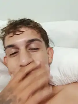 LALO_ofc webcam show