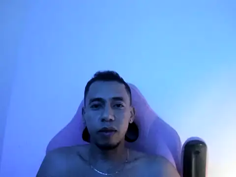 Show de LatinoHot_Santamarta na webcam