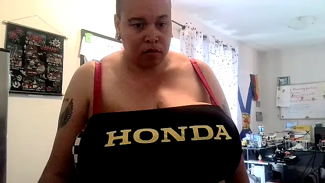 Chatroom XXX en direct de curvybeauty