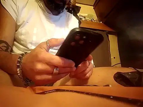 rockey87: διαδικτυακό σόου στην κάμερα