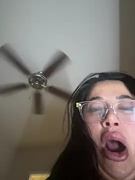 הופעת וובקאם של crazy4coco