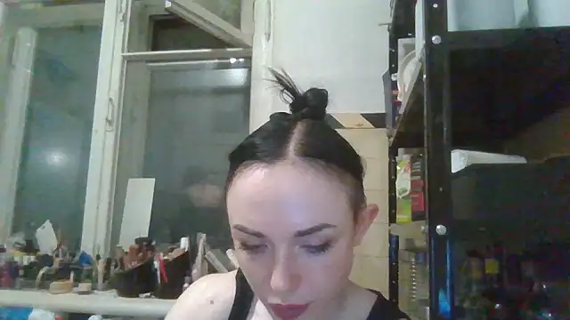 Trinsy_Love Adlı Modelin Canlı XXX Sohbeti