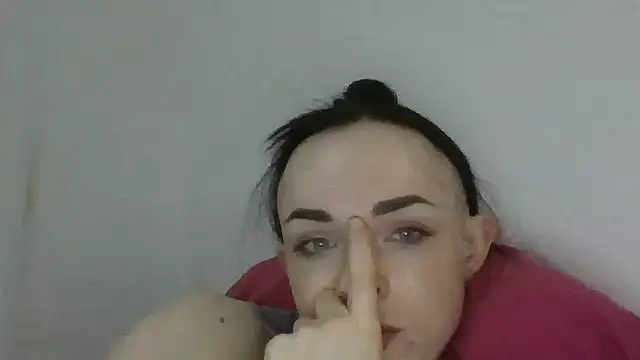 Trinsy_Love Adlı Modelin Canlı XXX Sohbeti