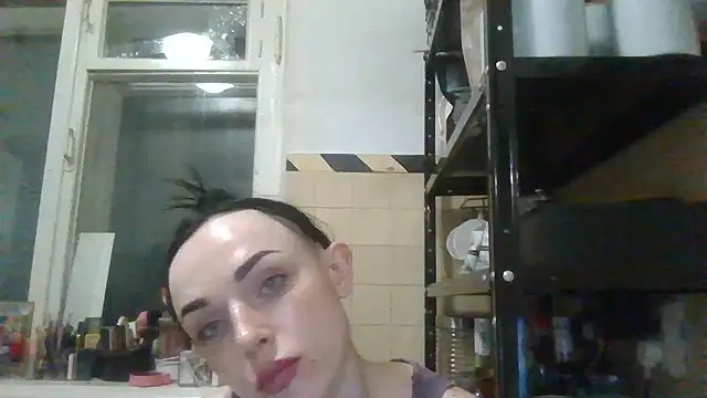 Trinsy_Love Adlı Modelin Canlı Sohbet Odası