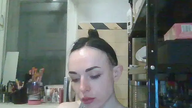 Trinsy_Love élő XXX-chatje