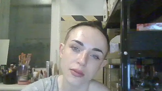 Trinsy_Love Adlı Modelin Canlı XXX Sohbeti