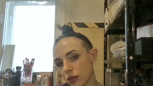 Trinsy_Love Adlı Modelin Canlı XXX Sohbeti