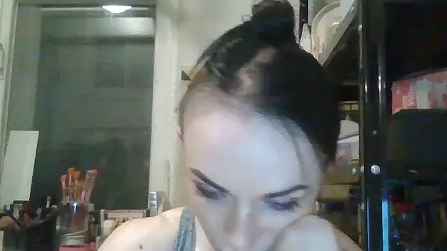Trinsy_Love Adlı Modelin Canlı XXX Sohbeti
