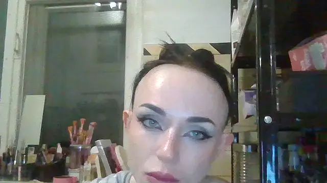 Trinsy_Love's Live XXX Chat