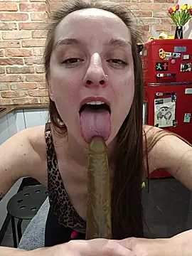 SluttyBanana Show in webcam