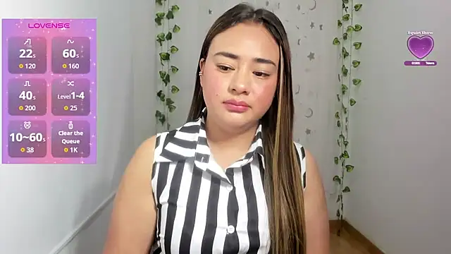ReyleDoll's Live XXX Chat
