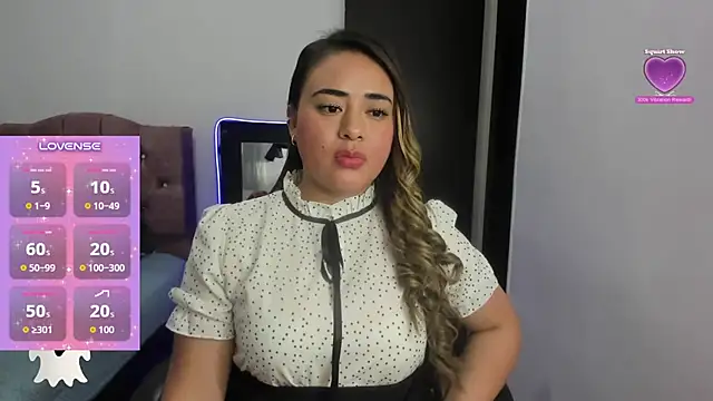 ReyleDoll's Live XXX Chat